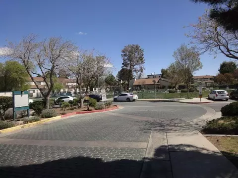 Exterior - 44436 15th St E #16, Lancaster, CA 93535 photo 8 of 9