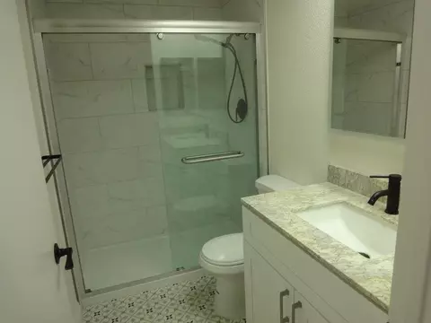 Bath - 44436 15th St E #16, Lancaster, CA 93535 photo 2 of 4