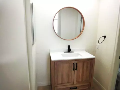 Bath - 44436 15th St E #16, Lancaster, CA 93535 photo 3 of 4