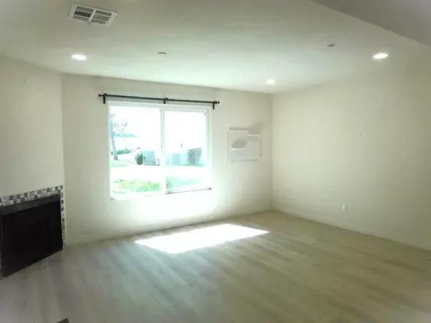 Living - 44436 15th St E #16, Lancaster, CA 93535 photo 2 of 3