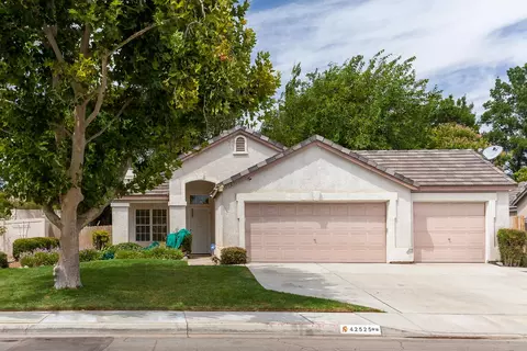 42525 La Gabriella Dr, Quartz Hill, CA 93536