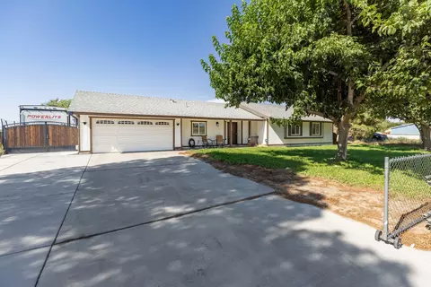 15833 Valeport Ave, Lancaster, CA 93535
