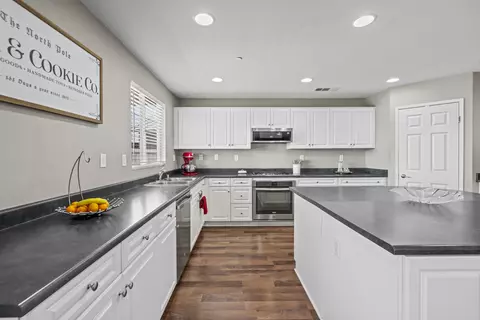 44315 Stadium Ct, Lancaster, CA 93535 photo 21