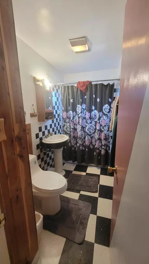 Bath - 3155 Jean Dr, Mojave, CA 93501 photo 1 of 1