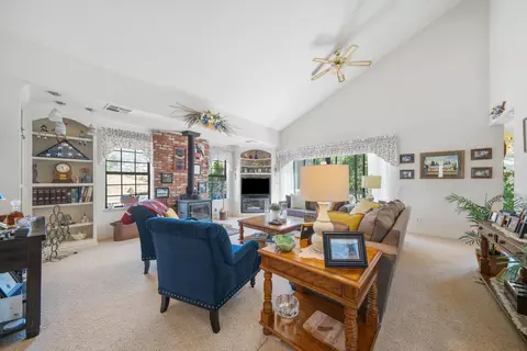 26460 Brian Pl, Tehachapi, CA 93561 photo 3