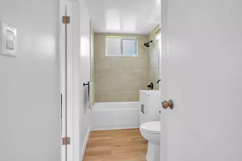 Bath - 1621 Arcane St, Simi Valley, CA 93065 photo 7 of 7