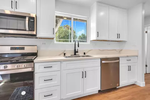 Kitchen - 1621 Arcane St, Simi Valley, CA 93065 photo 3 of 6