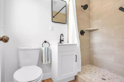 Bath - 1621 Arcane St, Simi Valley, CA 93065 photo 1 of 7