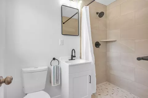 Bath - 1621 Arcane St, Simi Valley, CA 93065 photo 4 of 7