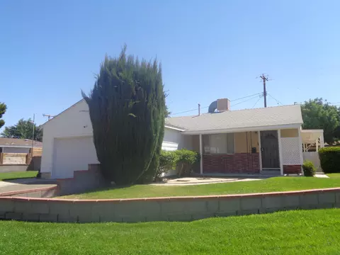 45402 Kingtree Ave, Lancaster, CA 93534 photo 2