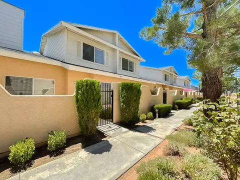 39237 10th St W #C, Palmdale, CA 93551
