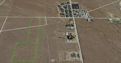 On Douglas Avenue, Mojave, CA 93501 photo 2