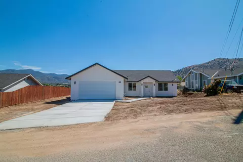 21104 Brentwood Dr, Tehachapi, CA 93561 photo 1