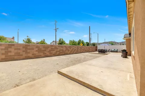 Exterior - 39128 Cocobola Ct, Palmdale, CA 93551 photo 10 of 12