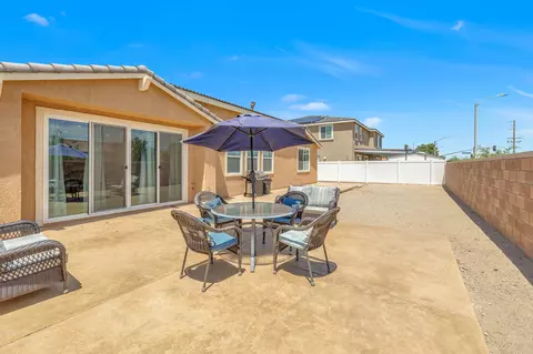 Exterior - 39128 Cocobola Ct, Palmdale, CA 93551 photo 9 of 12