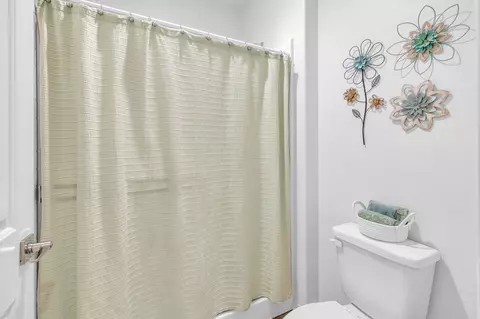 Bath - 39128 Cocobola Ct, Palmdale, CA 93551 photo 2 of 6