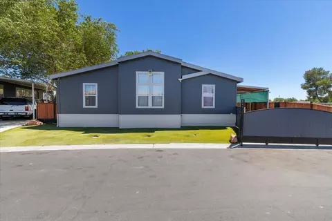3300 W 15th St #40, Rosamond, CA 93560