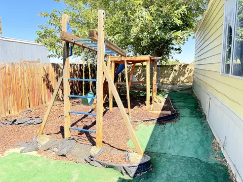 2001 Windbreak Dr # 1, Rosamond, CA 93560 photo 21