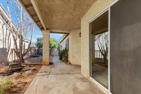 2026 Cape Cod Ln, Palmdale, CA 93550 photo 7