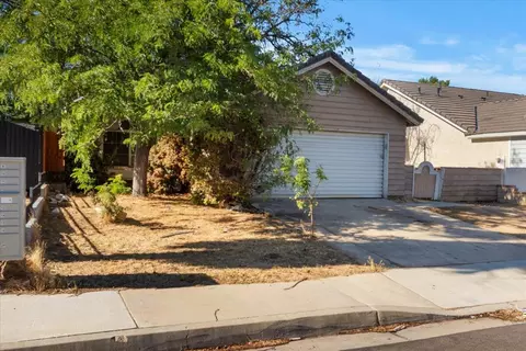 2026 Cape Cod Ln, Palmdale, CA 93550 photo 3