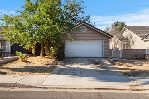 2026 Cape Cod Ln, Palmdale, CA 93550 photo 2