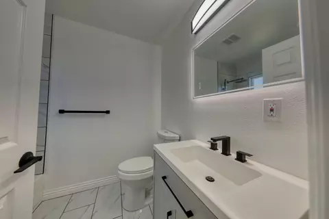 Bath - 17420 Alsab Pl, Tehachapi, CA 93561 photo 1 of 8