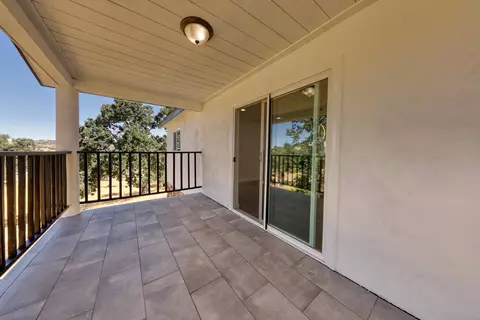 Exterior - 17420 Alsab Pl, Tehachapi, CA 93561 photo 6 of 15