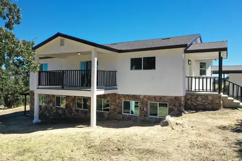 Exterior - 17420 Alsab Pl, Tehachapi, CA 93561 photo 9 of 15