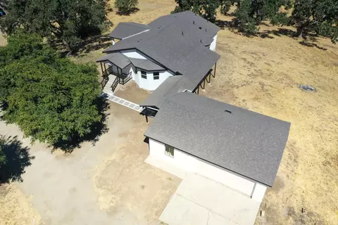 Exterior - 17420 Alsab Pl, Tehachapi, CA 93561 photo 7 of 15