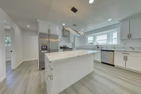 Kitchen - 17420 Alsab Pl, Tehachapi, CA 93561 photo 5 of 6