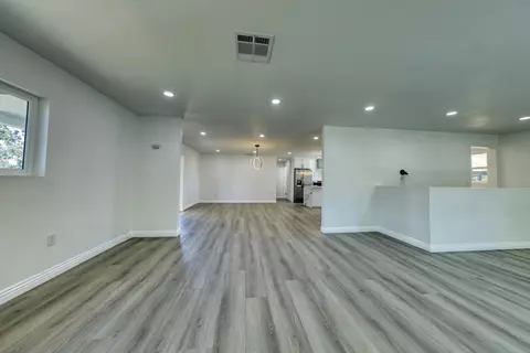 Living - 17420 Alsab Pl, Tehachapi, CA 93561 photo 1 of 9
