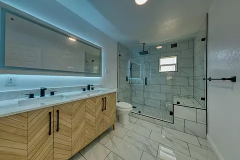 Bath - 17420 Alsab Pl, Tehachapi, CA 93561 photo 3 of 8