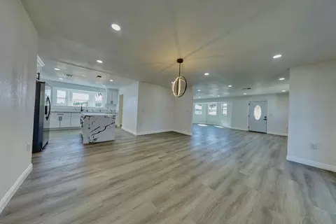 Living - 17420 Alsab Pl, Tehachapi, CA 93561 photo 8 of 9