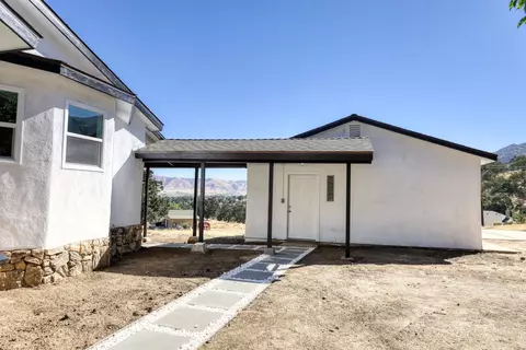 Exterior - 17420 Alsab Pl, Tehachapi, CA 93561 photo 11 of 15