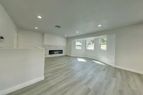 Living - 17420 Alsab Pl, Tehachapi, CA 93561 photo 3 of 9
