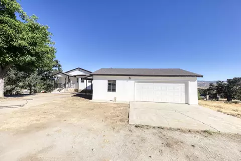 Exterior - 17420 Alsab Pl, Tehachapi, CA 93561 photo 8 of 15
