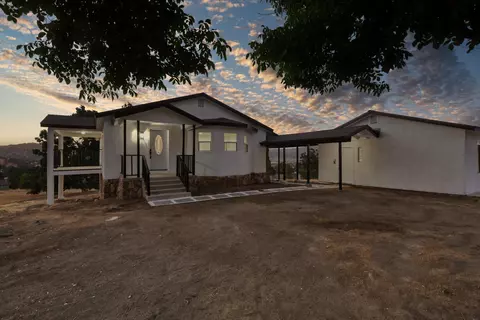 Exterior - 17420 Alsab Pl, Tehachapi, CA 93561 photo 3 of 15
