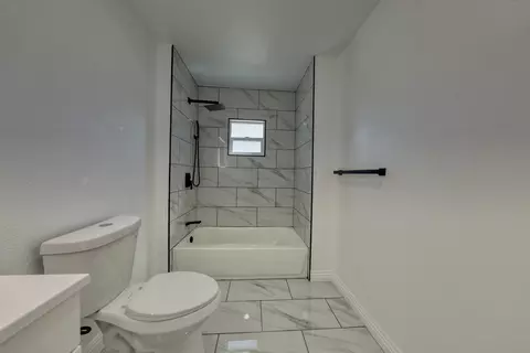 Bath - 17420 Alsab Pl, Tehachapi, CA 93561 photo 7 of 8