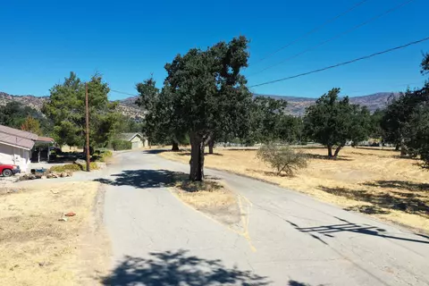View/Area - 17420 Alsab Pl, Tehachapi, CA 93561 photo 1 of 4