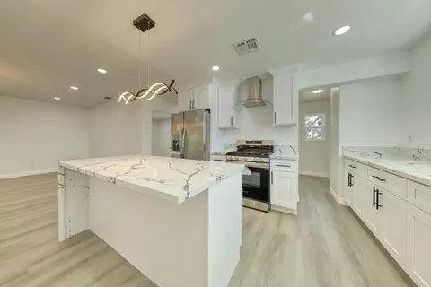 Kitchen - 17420 Alsab Pl, Tehachapi, CA 93561 photo 2 of 6