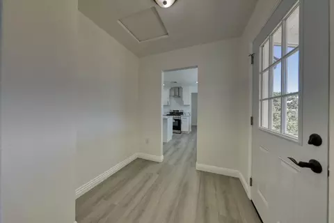Entry Way - 17420 Alsab Pl, Tehachapi, CA 93561 photo 2 of 3