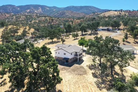 View/Area - 17420 Alsab Pl, Tehachapi, CA 93561 photo 2 of 4