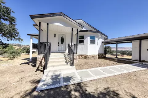 Exterior - 17420 Alsab Pl, Tehachapi, CA 93561 photo 4 of 15