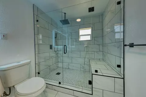 Bath - 17420 Alsab Pl, Tehachapi, CA 93561 photo 4 of 8