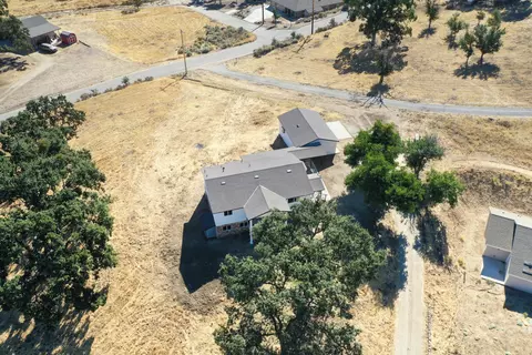 View/Area - 17420 Alsab Pl, Tehachapi, CA 93561 photo 3 of 4
