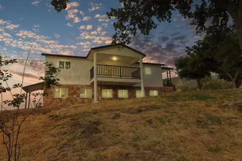 Exterior - 17420 Alsab Pl, Tehachapi, CA 93561 photo 12 of 15