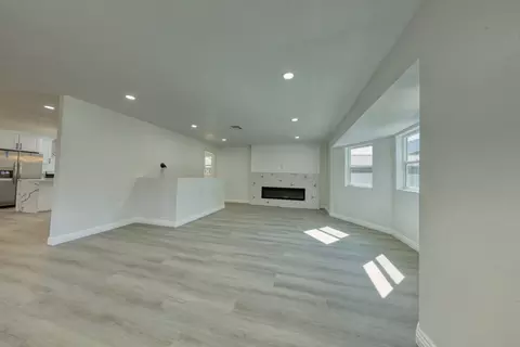 Living - 17420 Alsab Pl, Tehachapi, CA 93561 photo 2 of 9