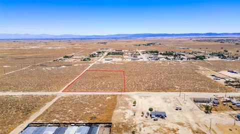 Holiday Avenue, Rosamond, CA 93560
