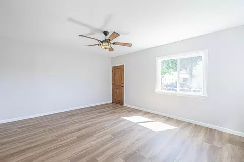 Living - 2329 Easy Ave, Long Beach, CA 90810 photo 2 of 5