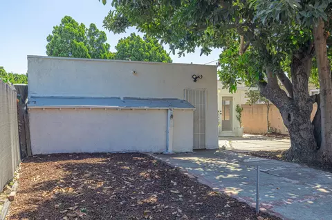 Exterior - 2329 Easy Ave, Long Beach, CA 90810 photo 10 of 11